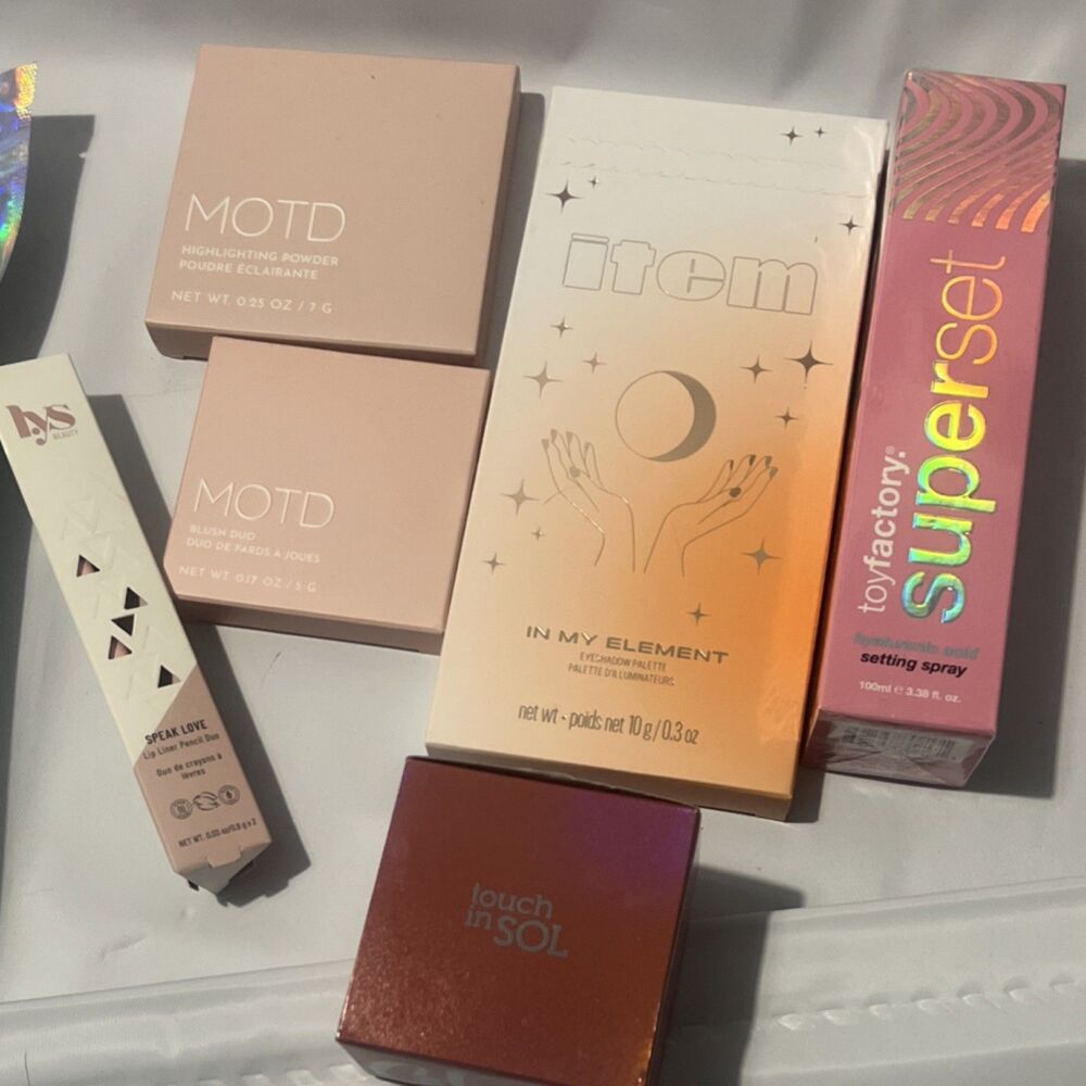 MOTD, Toyfactory, Touch In Sol Hydrating Makeup Lot - Full Size